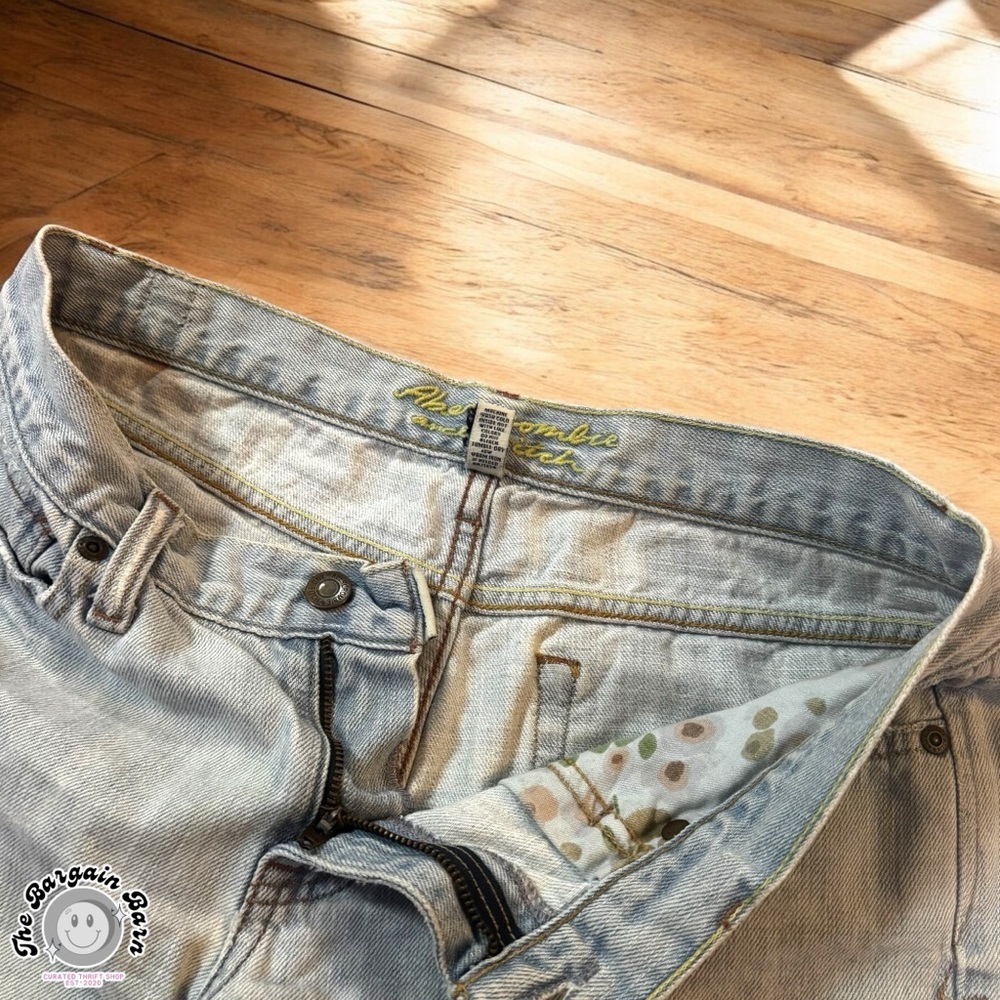 Abercrombie & Fitch Madison Vintage Y2K 2000’s Low Rise Denim Shorts Light (6R) - Picture 3 of 6